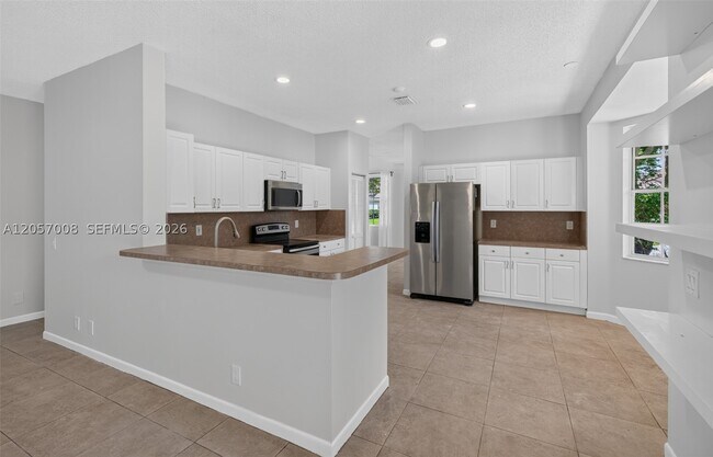 Building Photo - 498 Cambridge Ln
