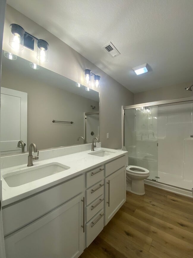 Building Photo - Luxury Homes in West Des Moines - RENT SPECIAL!