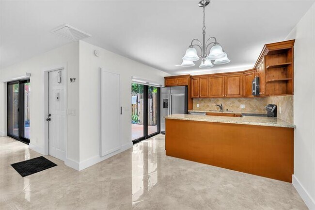 Building Photo - 9919 NW 6th Ct