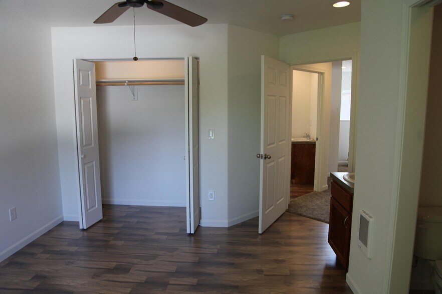 Building Photo - 233 Whitman St S