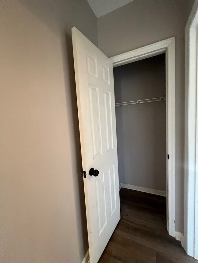 Building Photo - Charming 2-Bedroom in a Highly Sought-After Location – Don’t Miss Out!