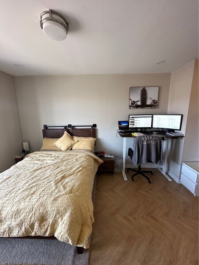 Building Photo - 903 Providence Pl