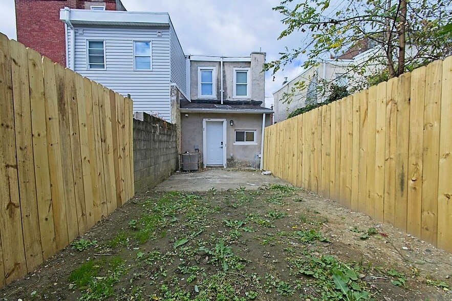 Building Photo - 1961 N Croskey St