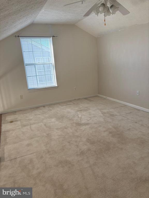 Building Photo - 8817 Hawthorne Ct