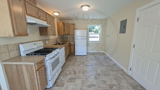 Building Photo - 2 bedroom 1 bath single level home
