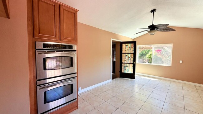Building Photo - 370 Las Flores Dr