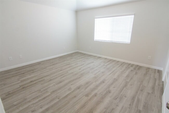 Building Photo - 5615 Gara River Dr