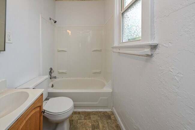 Building Photo - 2316 Chickasaw St