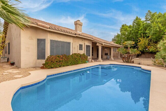 Building Photo - "Discover Your Dream Oasis: Spacious 4-Bedroom Retreat in Scottsdale's Paradise Drive!"