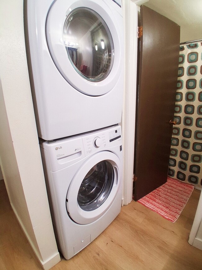 Building Photo - 1080 E 450 N