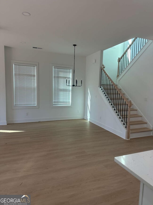 Building Photo - Room in Duplex on Plaza Ave SW