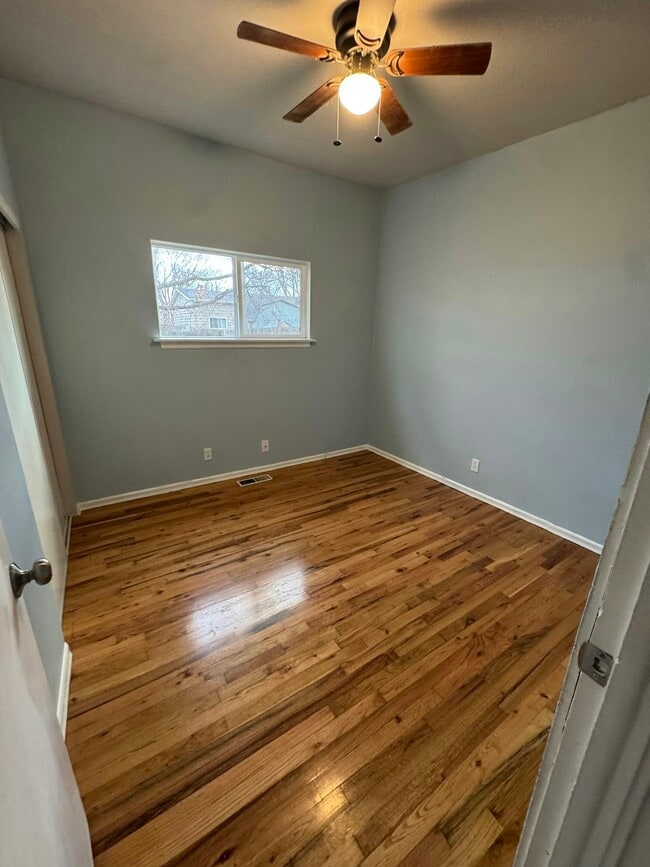 Building Photo - 1325 E 5th N