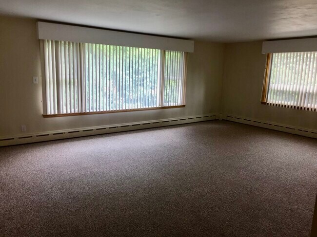 Living room - 11807 W Mequon Rd