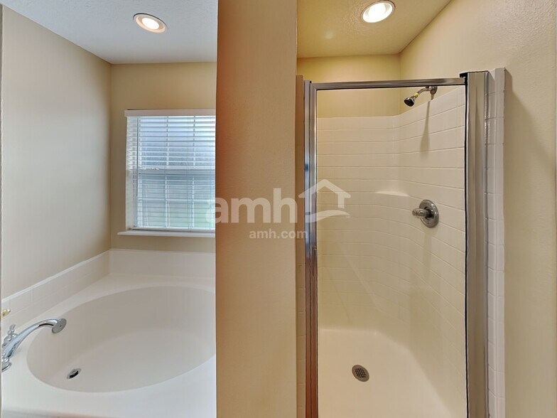 Building Photo - 325 Van Gogh Cir