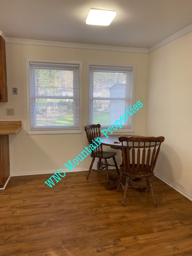 Building Photo - 22 Royal Pines Dr