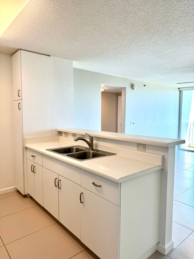 Building Photo - Country Club Village 6 - Two bedroom, one ...
