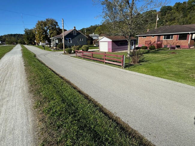 Building Photo - Updated 2 Bedroom Ranch Home in Elizabeth ...