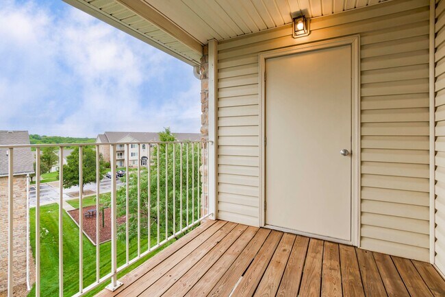 One Bedroom - 1 Bed / 1 Bath - 886 Sq.Ft. - The Overlook