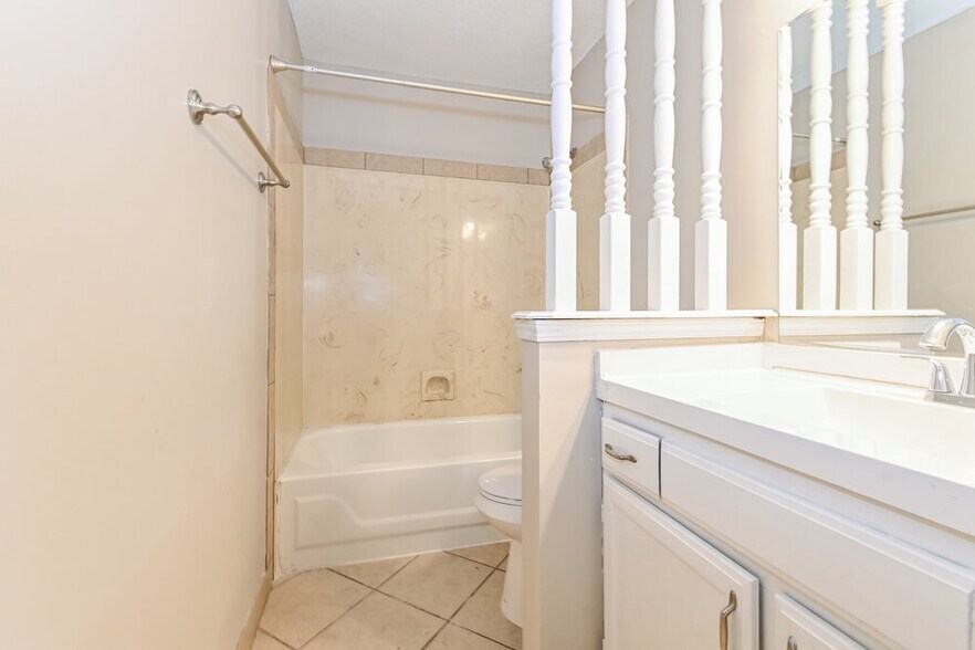 Building Photo - 5481 Raleigh Lagrange Rd