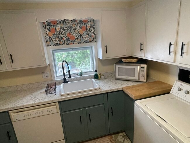 Building Photo - 198 S Main St