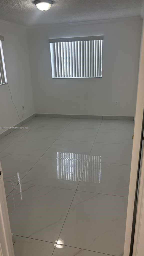 Building Photo - 820 NW 19th Ct