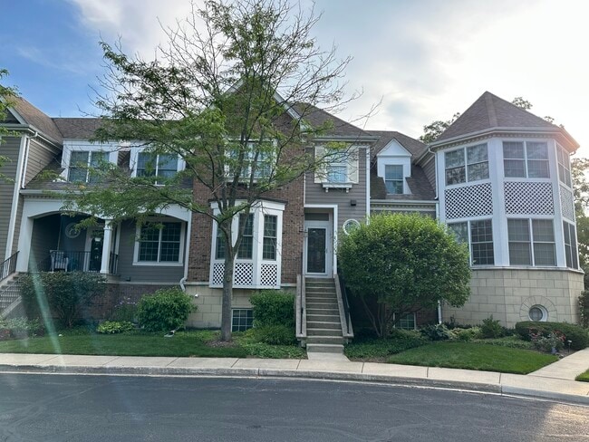 Building Photo - 1921 Lynn Cir