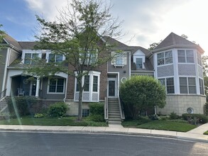 Building Photo - 1921 Lynn Cir