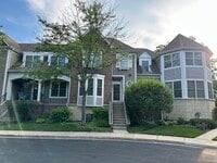 Building Photo - 1921 Lynn Cir
