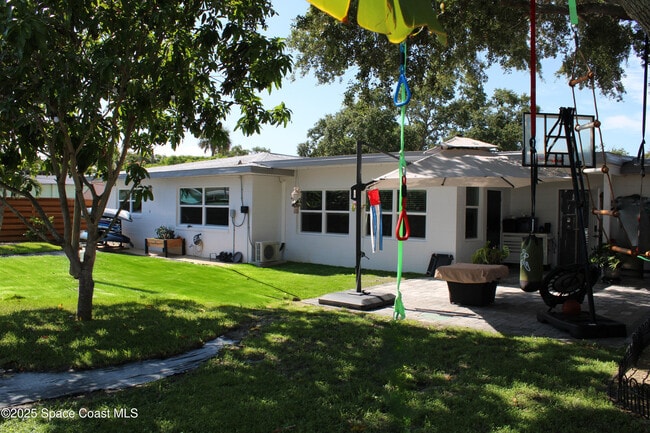 Building Photo - 415 N Shore Dr