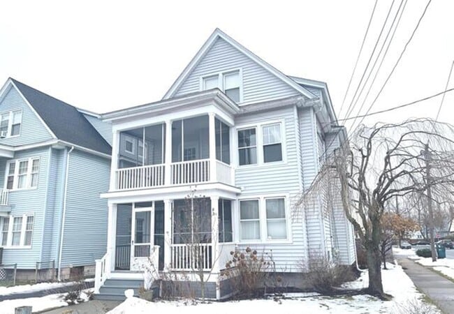 Building Photo - 108 Concord St