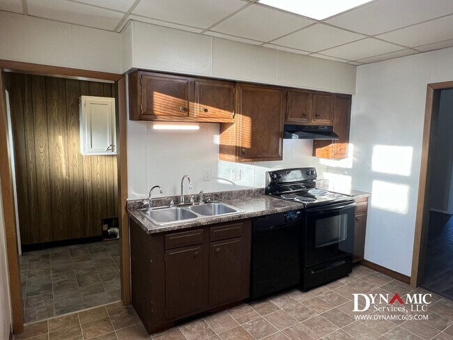 Building Photo - 813-815 S Summit Ave