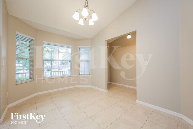 Building Photo - 2006 Southern Oak Loop