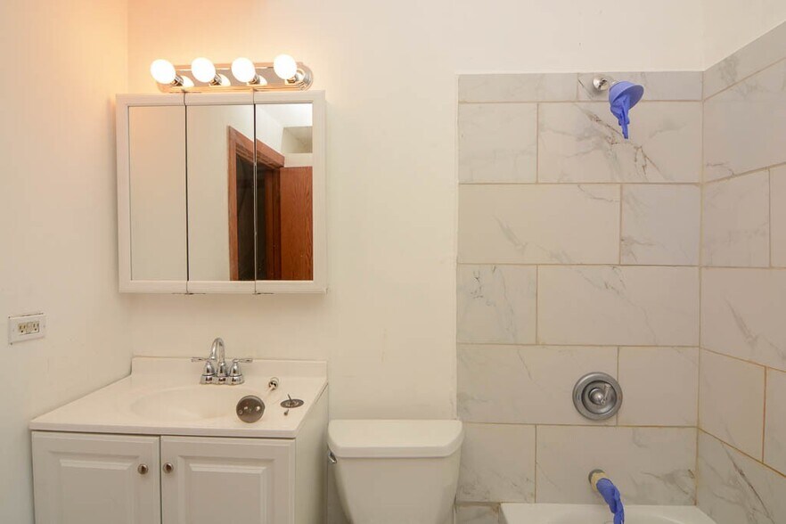 Building Photo - 1720 N Damen Ave