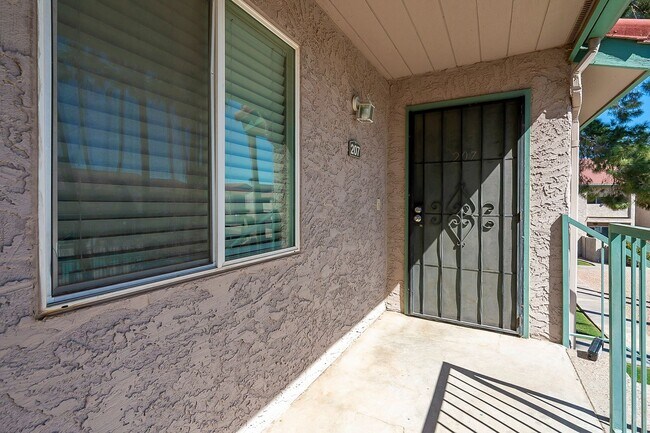 Building Photo - Ready to Move In - Two Bedrooms!