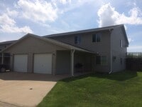 Building Photo - 2 Bedroom, Single-story Townhomes for rent in Osceola, IA