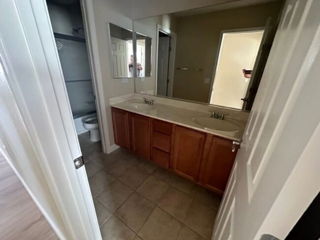 Building Photo - Beautiful 4 bedroom home In Paseos Summerlin - minutes from DT Summerlin and Red Rock Canyon!!