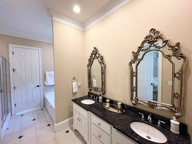 Building Photo - Incredible 4BD, 6.5BA Raleigh Home Near Fa...