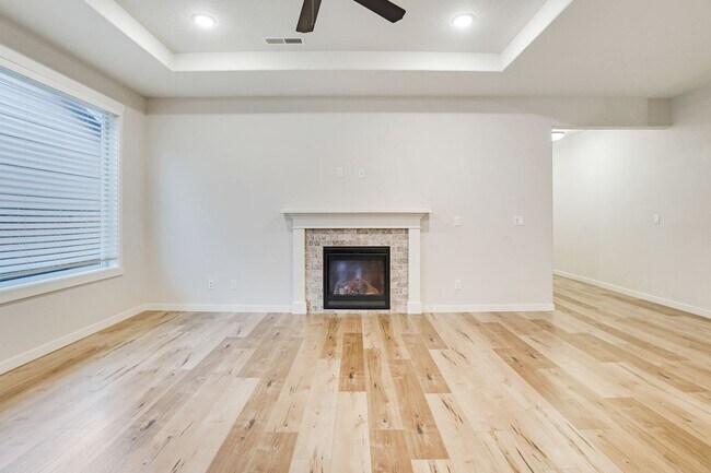 Building Photo - Polished single-level 3 bed, 2 bath home in NE Salem!