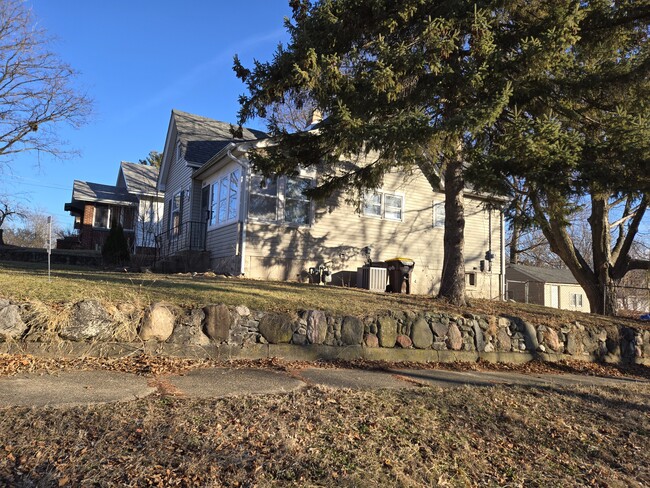 Building Photo - 2203 15th Ave