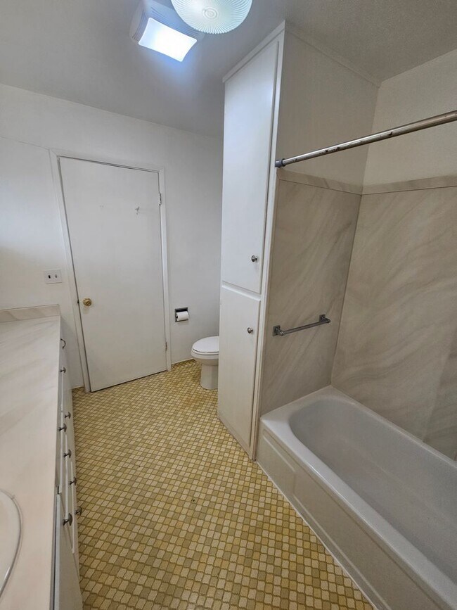 Building Photo - 426 Stanmar Dr