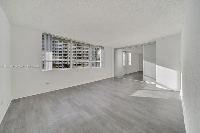 Building Photo - 1500 Bay Rd