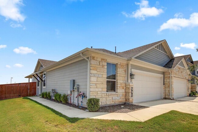 Building Photo - 501 Peace Dr