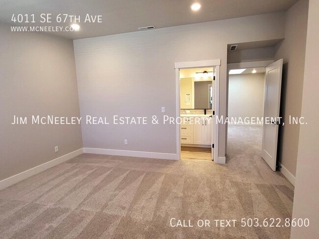 Building Photo - 4011 SE 67th Ave