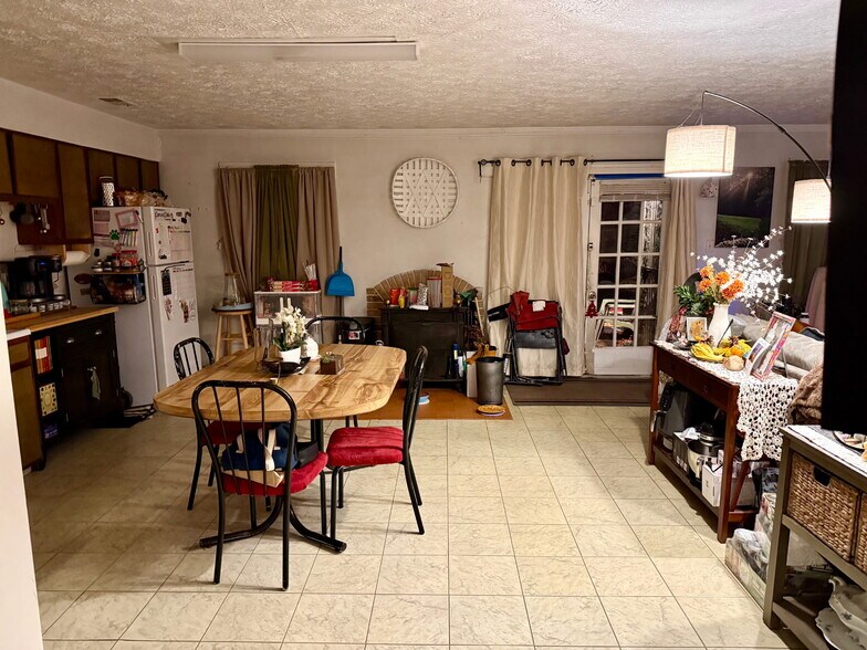 Building Photo - 14531 Stephen St