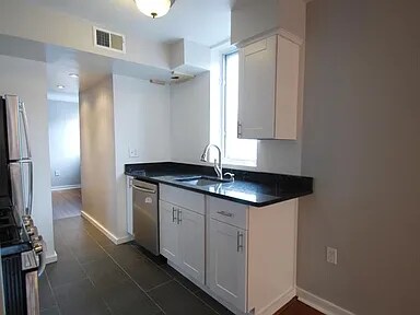 Kitchen - 625 Copeland St
