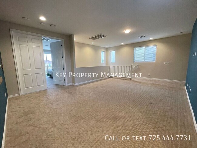 Building Photo - SPACIOUS AND UPGRADED 4 BEDROOM HOME NEAR ...