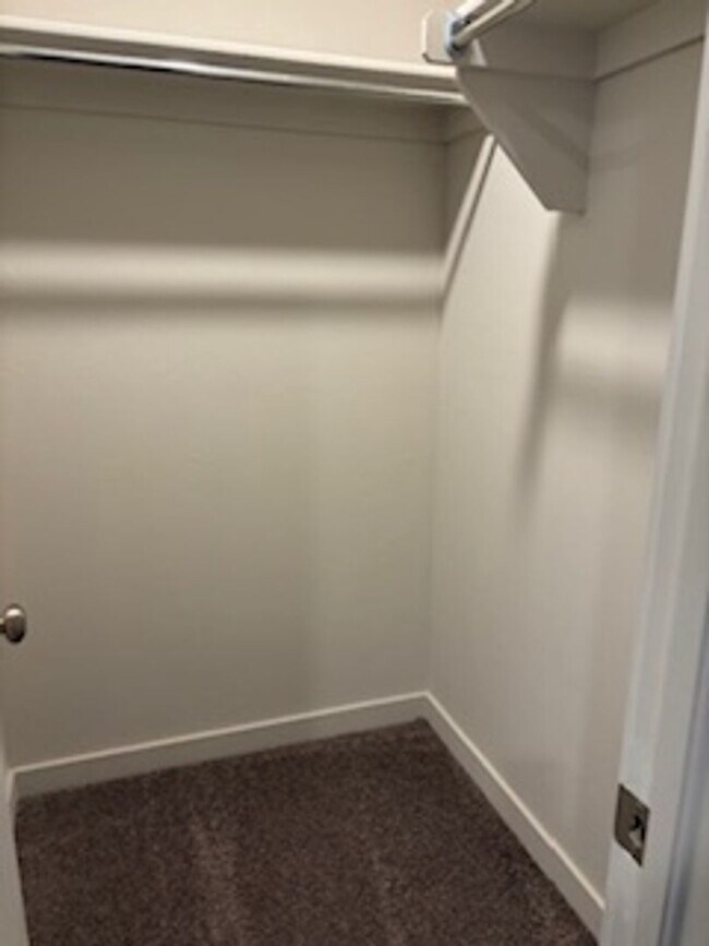 Building Photo - New Home! 1st month free!