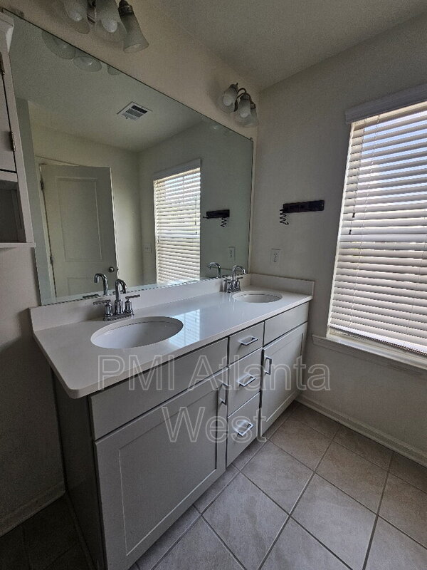Building Photo - 827 Ambient Way