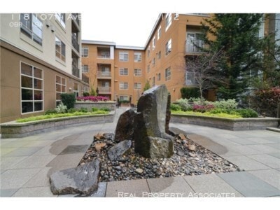 Building Photo - Downtown Bellevue Studio Condo BelleArts