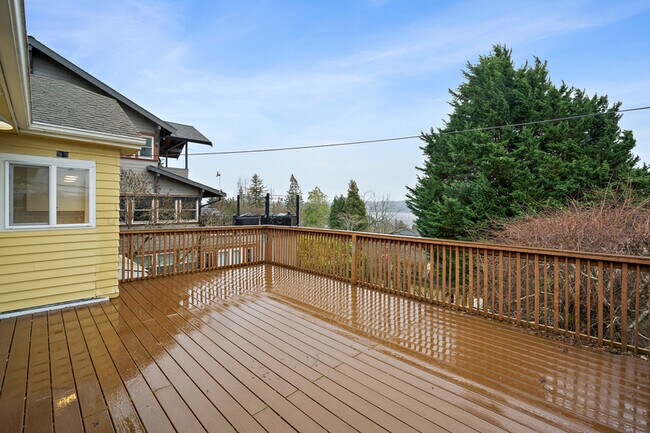 Building Photo - 6558 Seward Park Ave S